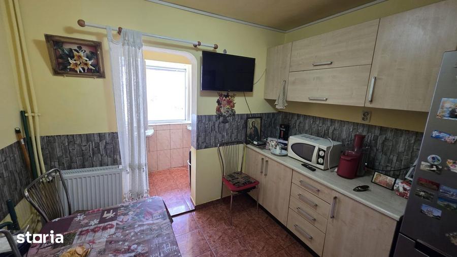 Apartament cu 2 camere semidecomandat în CET