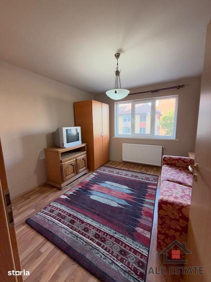 Apartament cu 3 camere în Cetate