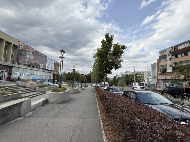 Apartament cu 2 camere decomandat, mobilat în Zorilor