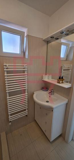 Casă individuală cu 5 camere cu Canalizare în Central