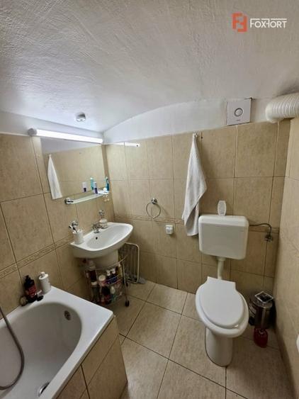 Apartament cu 3 camere semidecomandat, mobilat în P-ța Maria