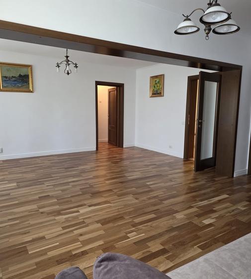 Penthouse cu 5 camere semidecomandat, mobilat în Aviației