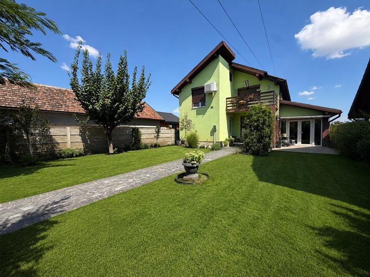 Casă individuală cu 4 camere cu Canalizare în Sânmihaiu Român