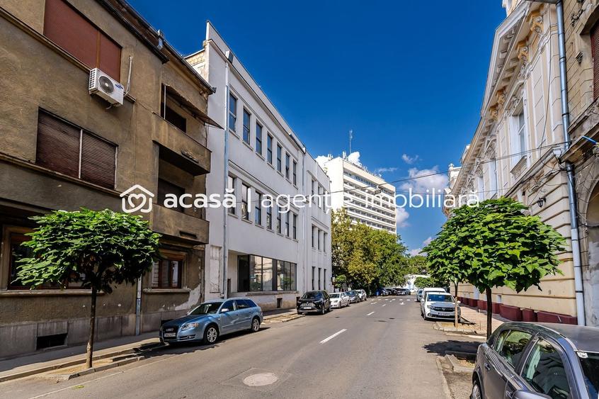Casă individuală cu 10 camere cu Canalizare în Ultracentral