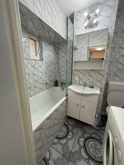 Apartament cu 3 camere decomandat în Obor