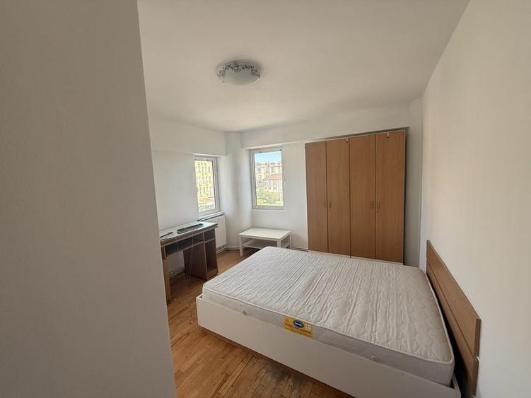 Apartament cu 3 camere decomandat în Albești