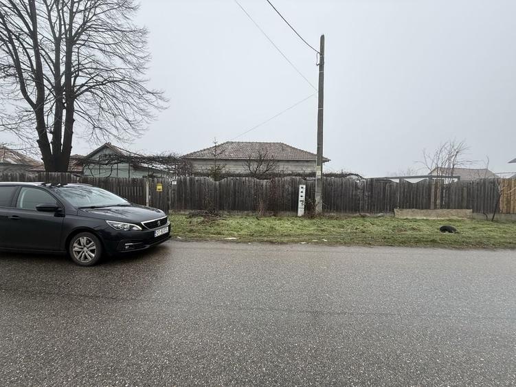 Casă cu 3 camere cu Teren 1253 Mp în Găneasa