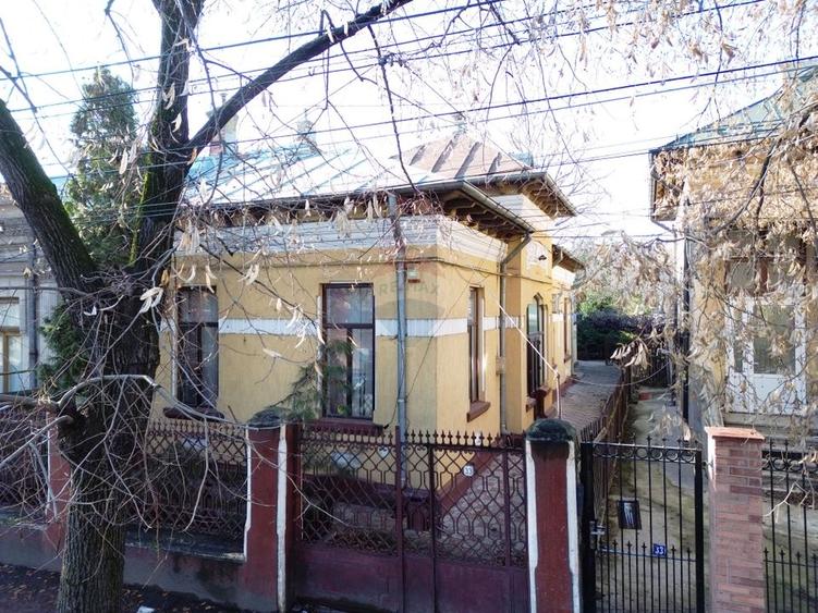 Casă cu 4 camere cu Teren 435 Mp în Central