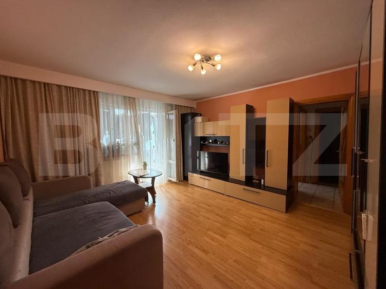 Apartament cu 2 camere semidecomandat, mobilat în Craiovița Nouă