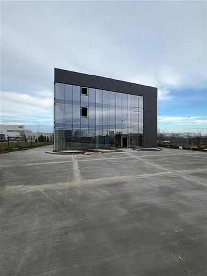 Spațiu industrial, de 1,380 mp, în Central