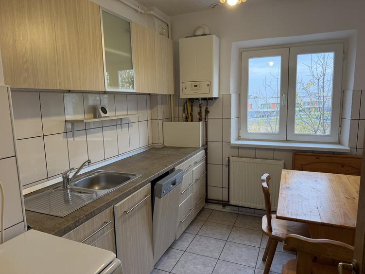 Apartament cu 3 camere decomandat, mobilat în Mihai Viteazul