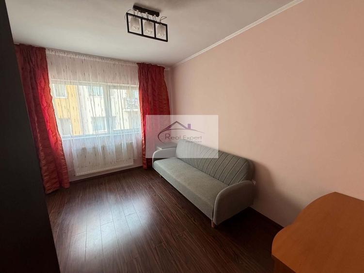 Apartament cu 4 camere decomandat în Bună Ziua