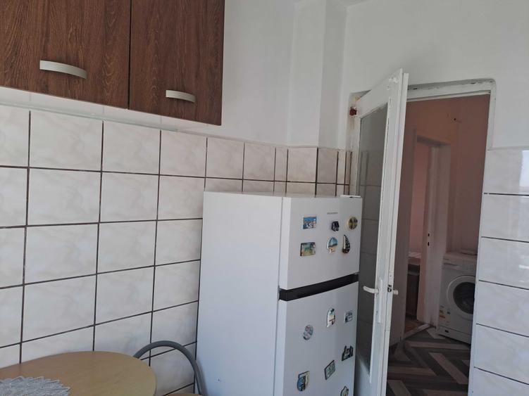 Apartament cu 3 camere decomandat în Complex Studențesc