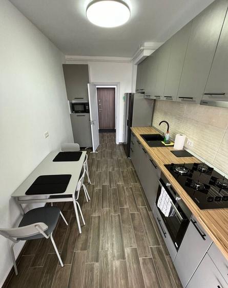 Apartament cu 2 camere decomandat în Titan
