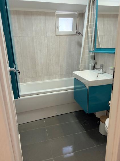 Apartament cu 3 camere decomandat în Berceni