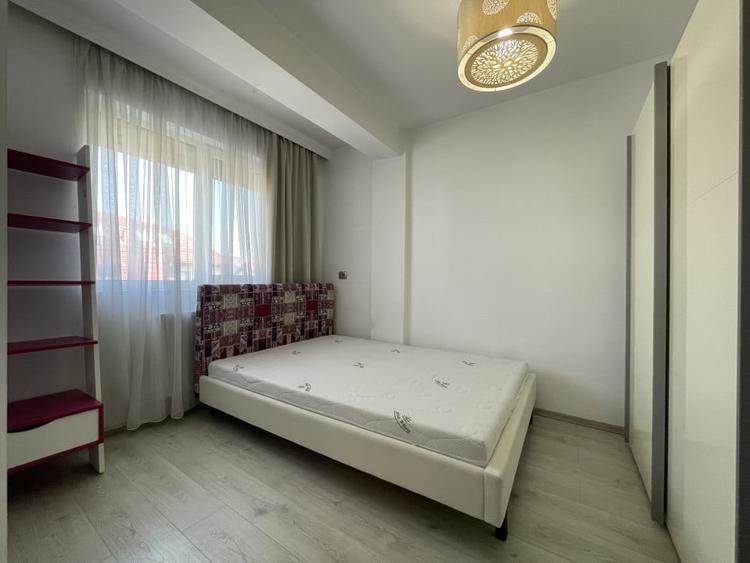 Apartament cu 2 camere semidecomandat, mobilat în Între Lacuri