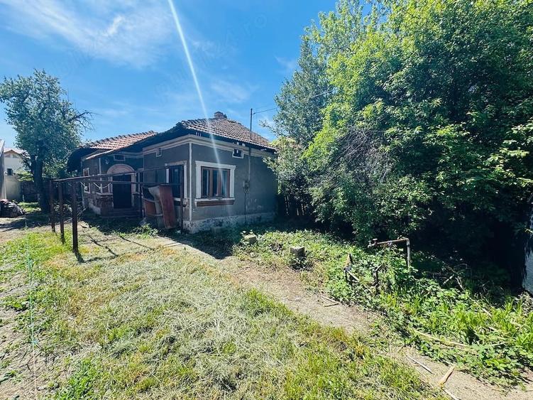 Casă cu Teren 220 Mp în Central