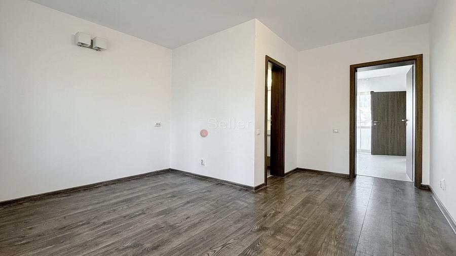Casă individuală cu 9 camere cu Canalizare în Satulung