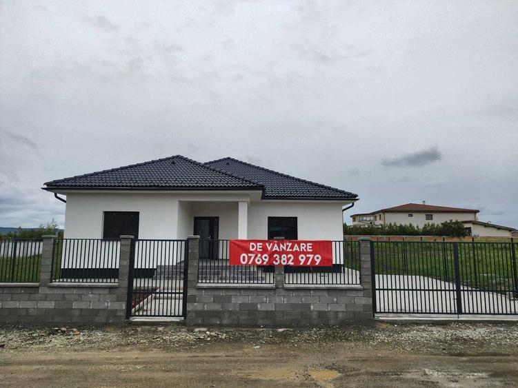 Casă cu 4 camere în Șelimbăr