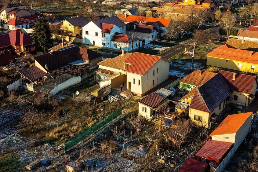 Casă individuală cu 4 camere cu Canalizare în Aradul Nou