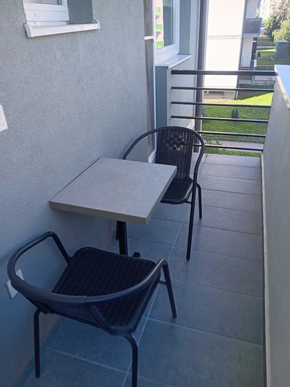 Apartament cu 2 camere decomandat în Exterior Vest
