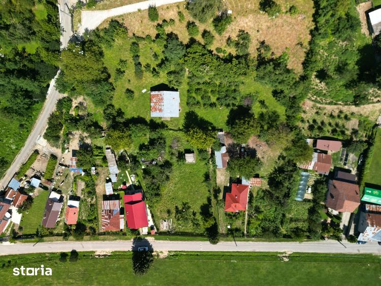 Teren de 3750 mp, în Iedera