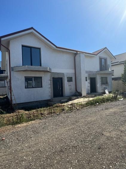 Duplex cu 4 camere cu Canalizare în Central