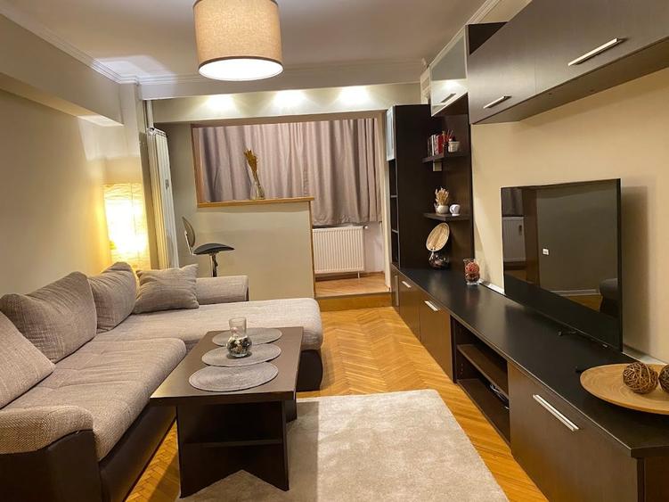 Apartament cu 3 camere decomandat, mobilat în Ultracentral