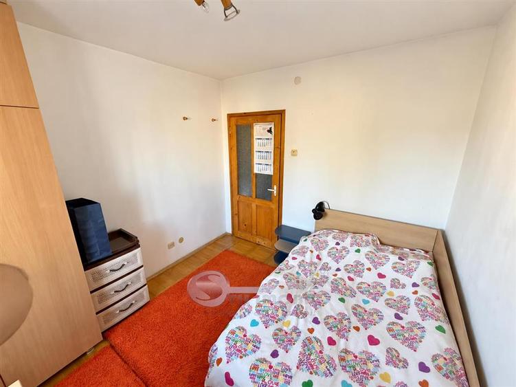 Apartament cu 3 camere decomandat, mobilat în Socola