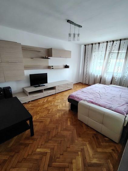 Apartament cu 2 camere decomandat în Exterior Vest