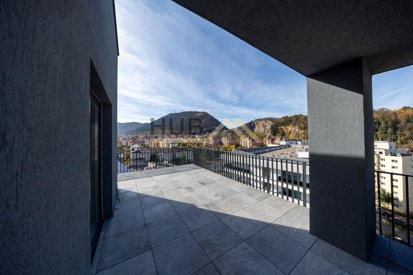 Penthouse cu 6 camere decomandat în Răcădău