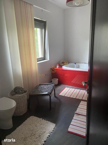 Casă cu 4 camere cu Teren 400 Mp în Apărătorii Patriei