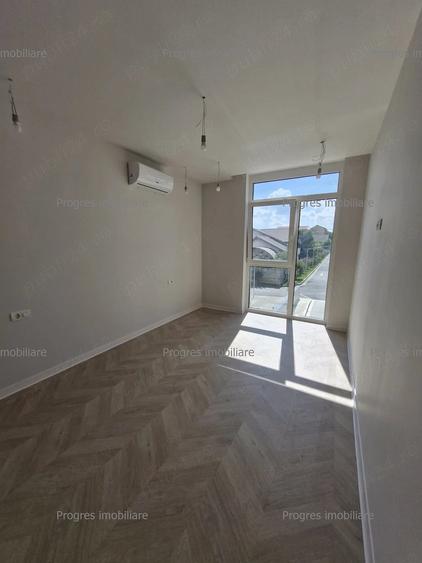 Apartament cu 3 camere semidecomandat în Aradului