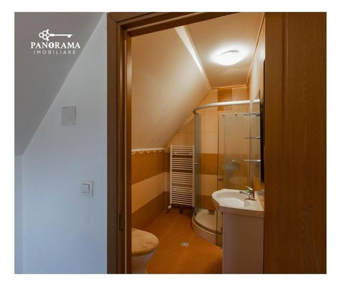 Casă individuală cu 8 camere cu Canalizare în Saschiz
