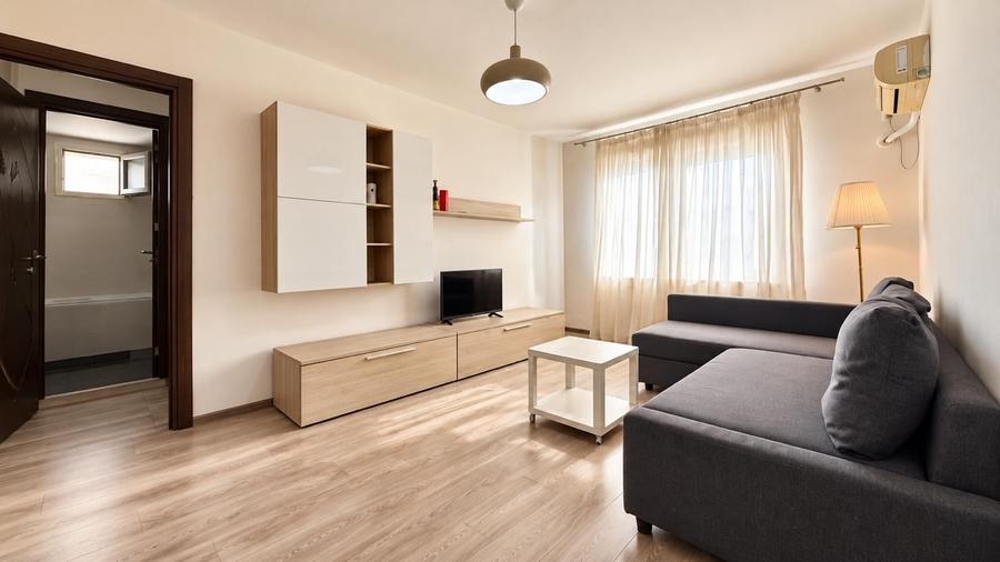 Apartament cu 3 camere semidecomandat, mobilat în Mihai Bravu