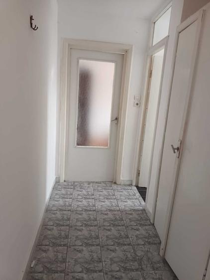 Garsonieră decomandată în Girocului