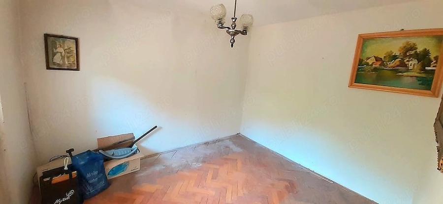 Apartament cu 3 camere semidecomandat în Moroasa 2