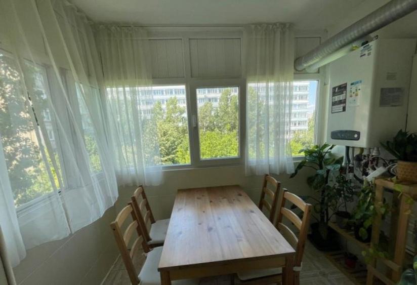 Apartament cu 4 camere semidecomandat în Brâncoveanu