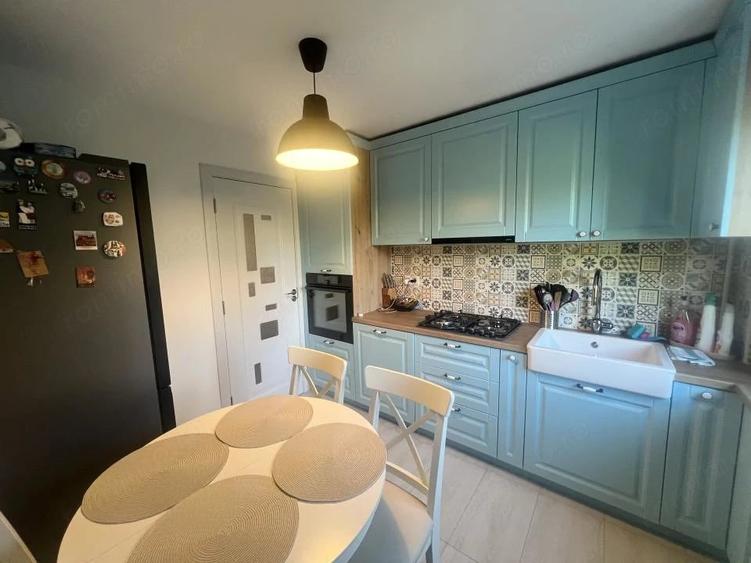 Apartament cu 3 camere decomandat în P-ța Doina