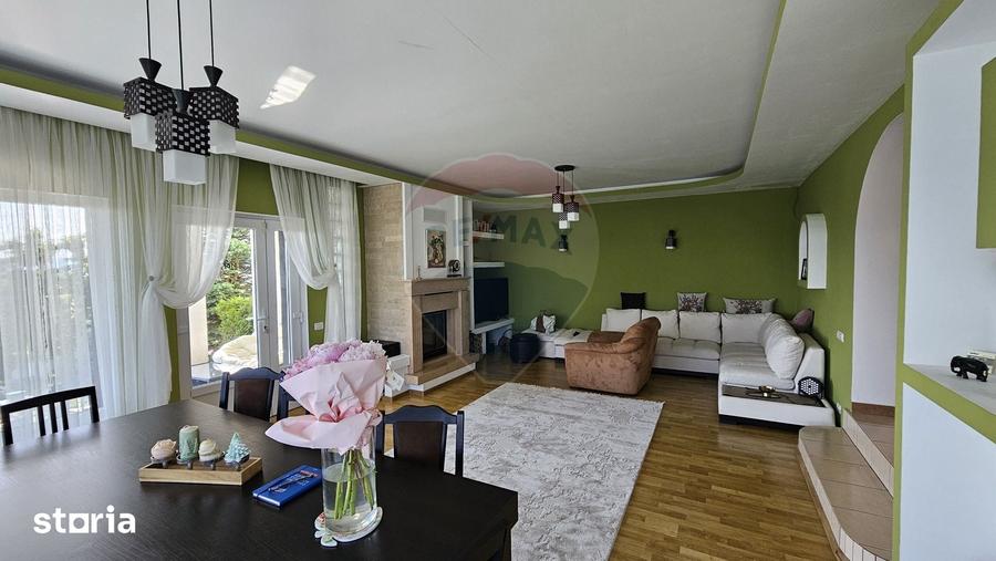 Casă cu 6 camere cu Teren 3614 Mp în Moara