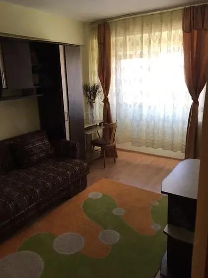 Garsonieră decomandată în Unirii Centru