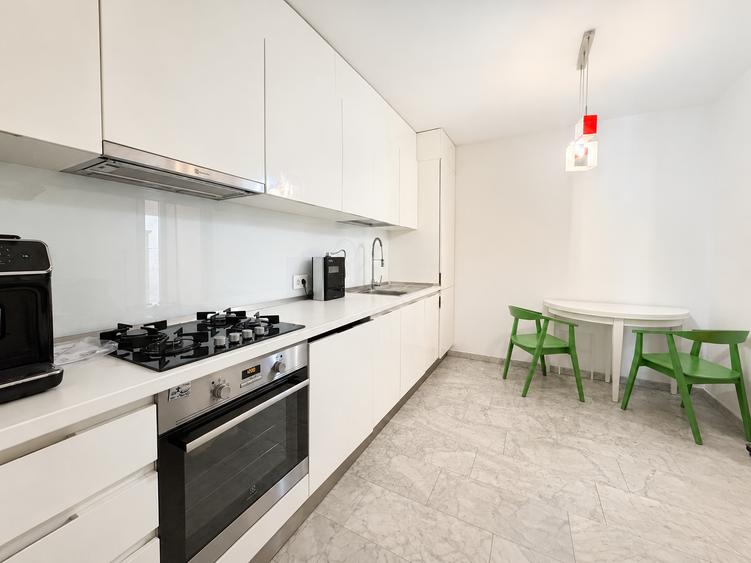 Apartament cu 4 camere decomandat în Aviatorilor