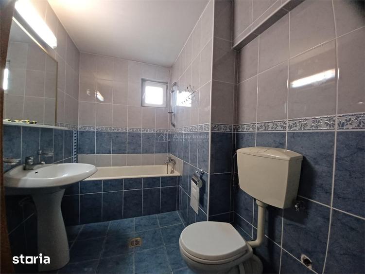 Apartament cu 3 camere decomandat în Victoriei