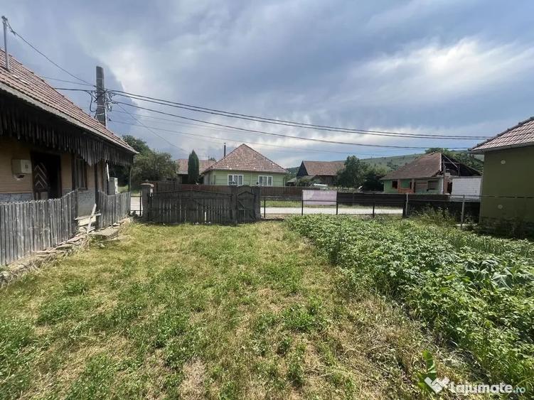 Casă cu 2 camere cu Teren 1424 Mp în Păpăuți
