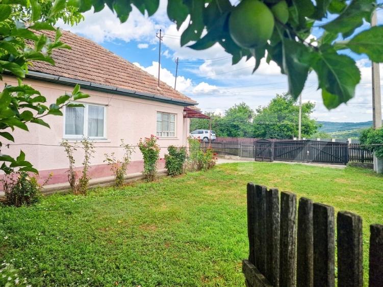 Casă individuală cu 2 camere cu Canalizare în Iclod