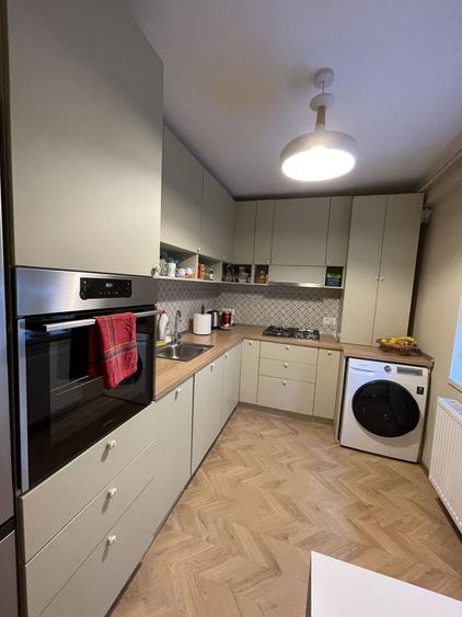 Piața Sf. Gheorghe | Decomandat | Renovat | Centrală proprie | Boxă 16 mp - 13