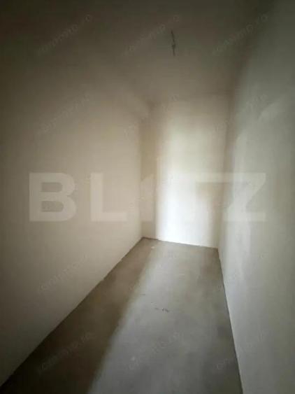 Apartament cu 3 camere semidecomandat în Soarelui