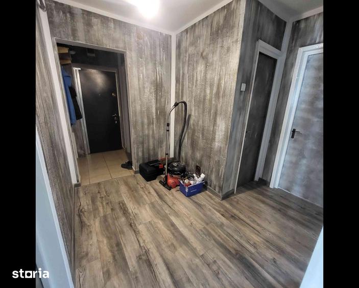 Apartament cu 3 camere decomandat în Letea