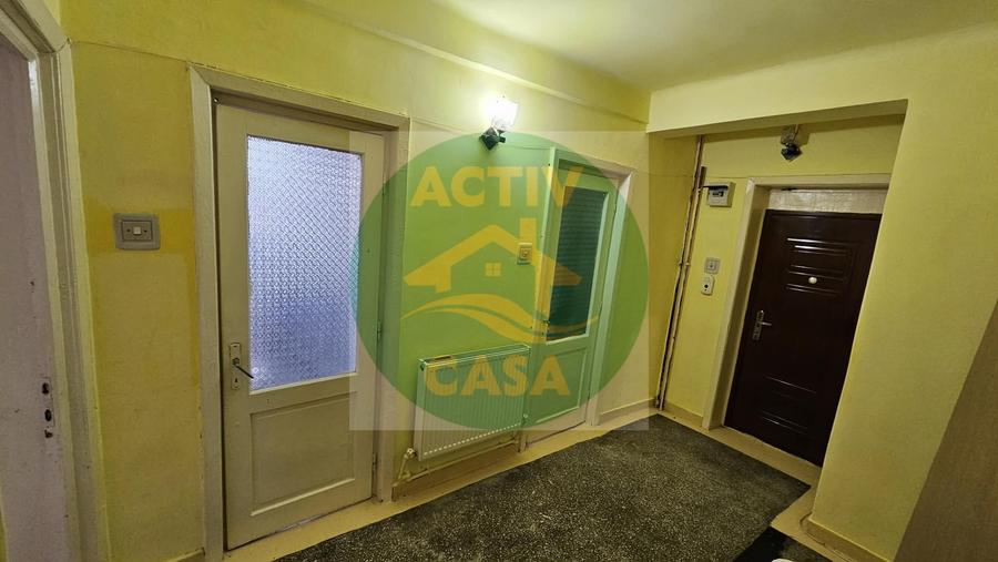 Apartament cu 2 camere decomandat în Roman