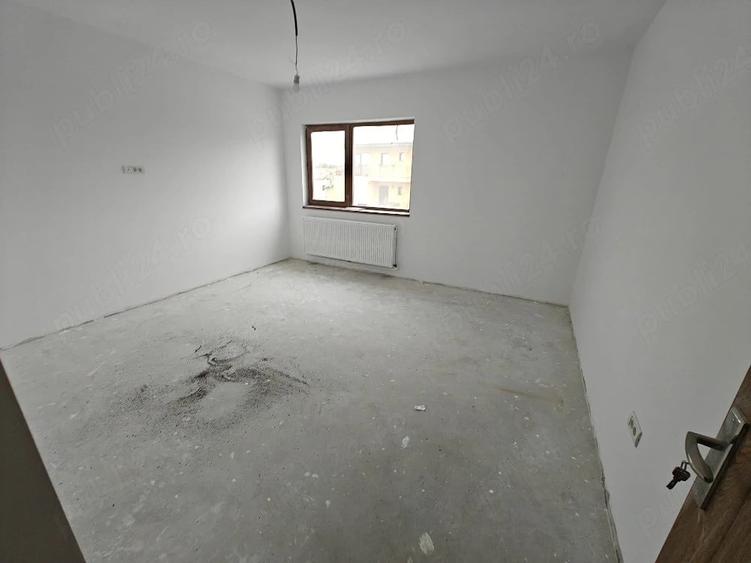 Casă cu Teren 200 Mp în Peninsula